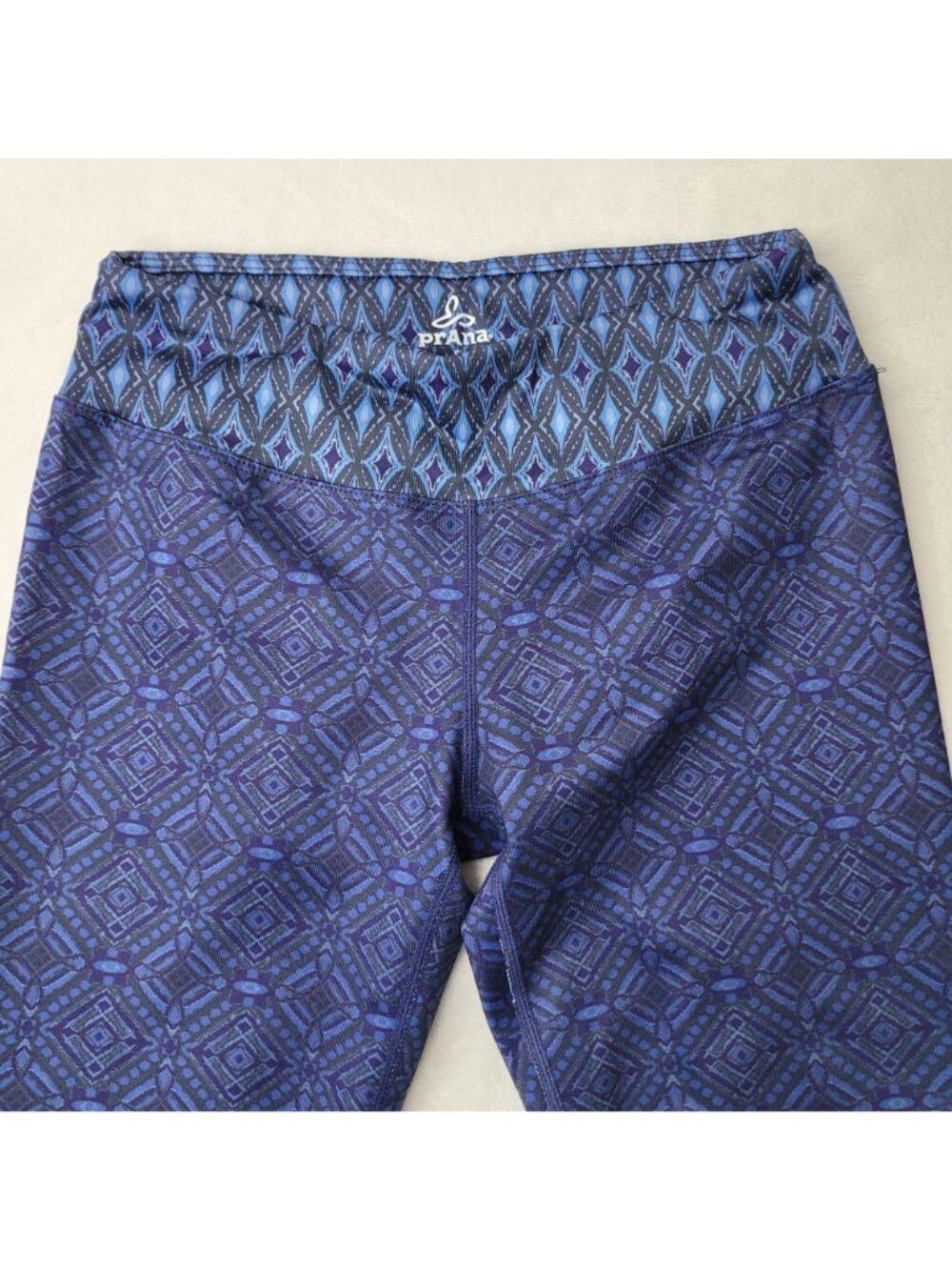 prAna Women’s Blue Geometric Pattern Capri Leggings Size S Made in USA - Picture 3 of 10